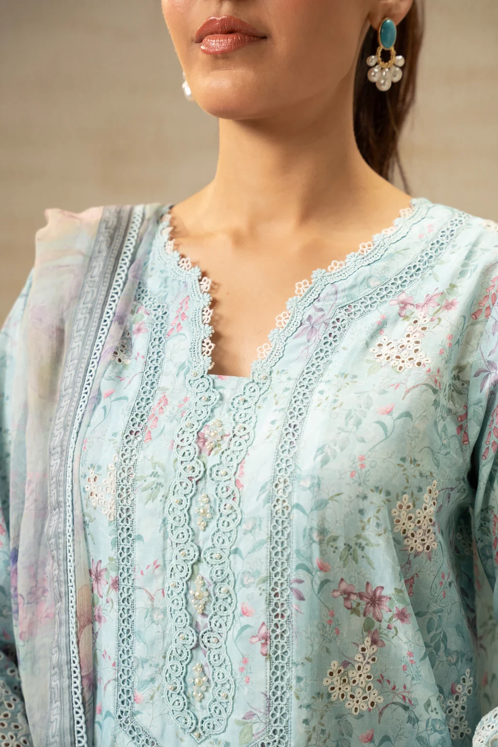 EMBROIDERED CHIKANKARI 3 PIECE SUIT WFM35160