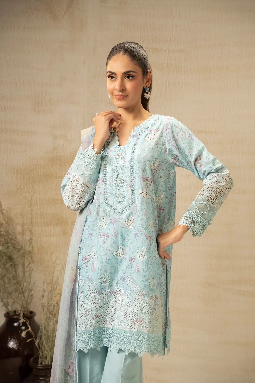 EMBROIDERED CHIKANKARI 3 PIECE SUIT WFM35160