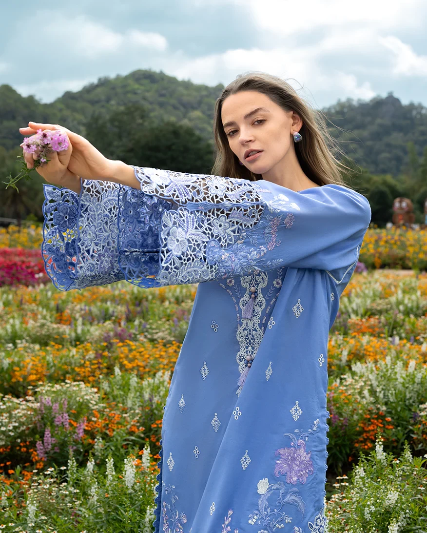AZURE BLOOM - SKU: HUNSS26015AXS
