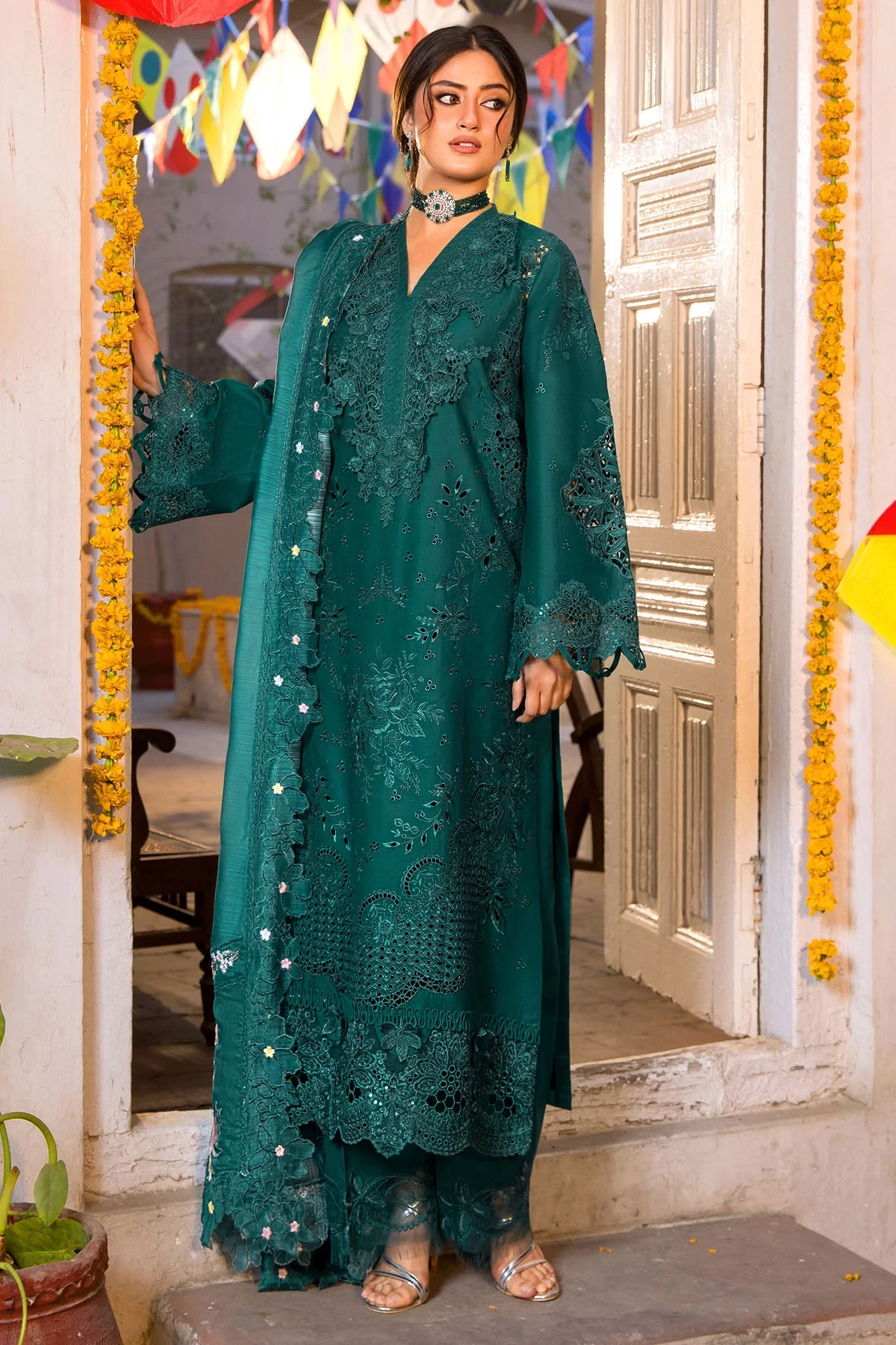 5926-HUES EMBROIDERED LAWN MWU05926-999-HUES