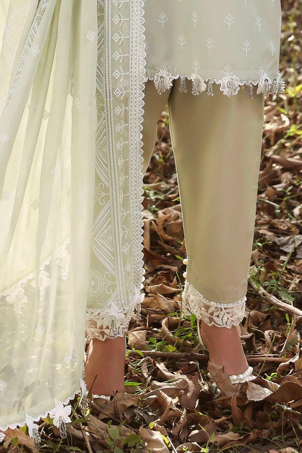 3 Piece Embroidered Lawn Suit with Embroidered Chiffon Dupatta KD-62004 - W-FB-L