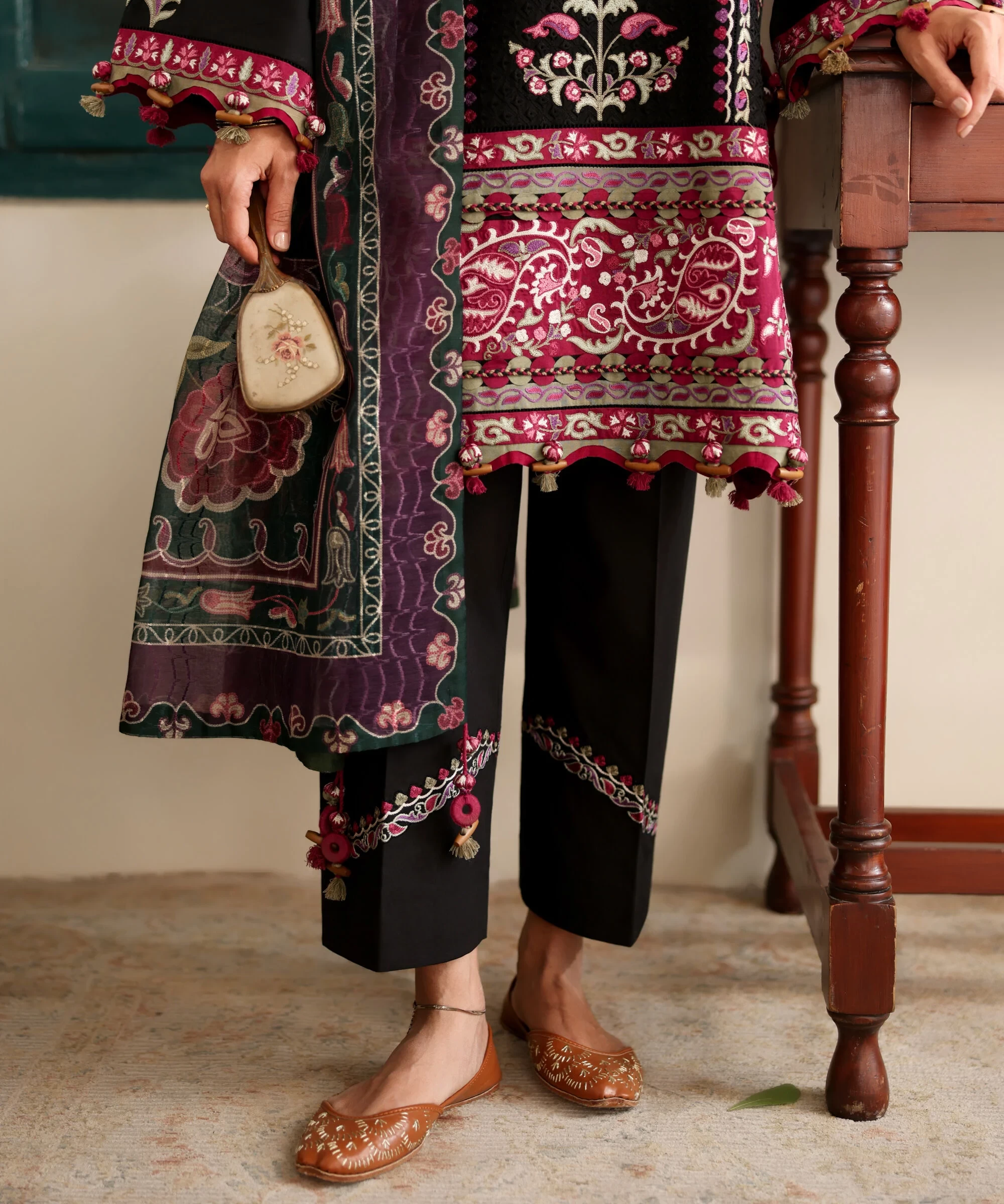 3 Piece Embroidered Lawn Suit - U3PESUS26V41