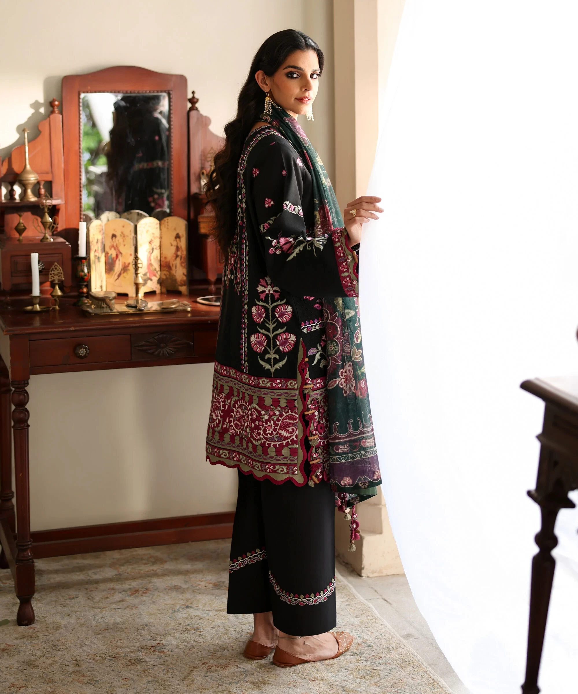 3 Piece Embroidered Lawn Suit - U3PESUS26V41