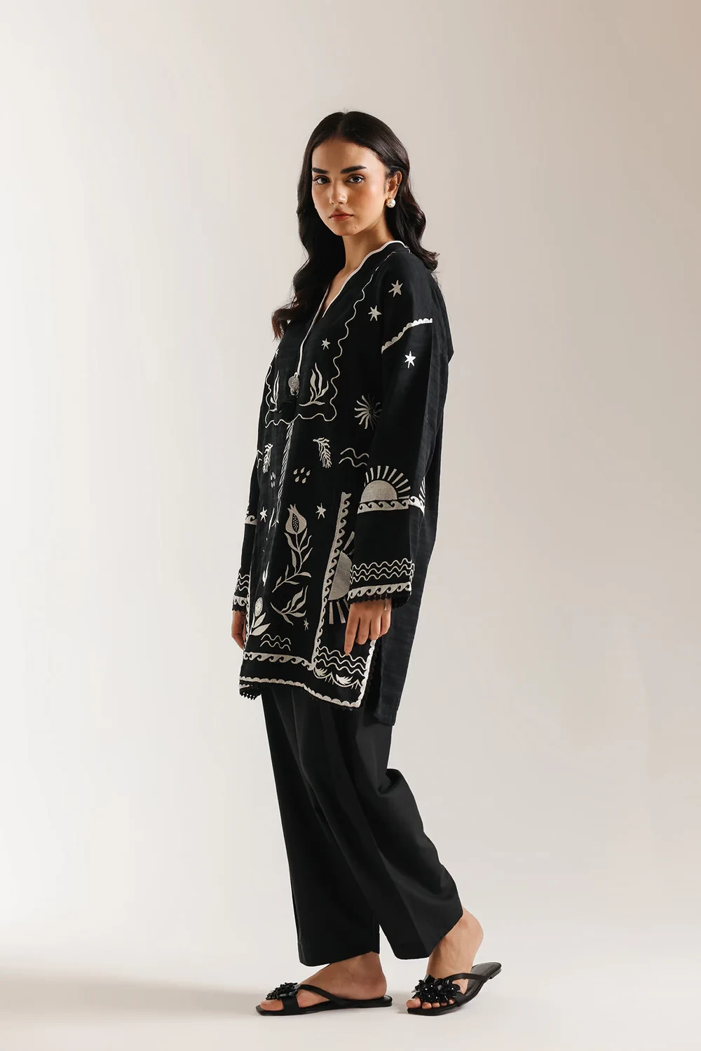 EMBROIDERED SHIRT - E7571/102/901