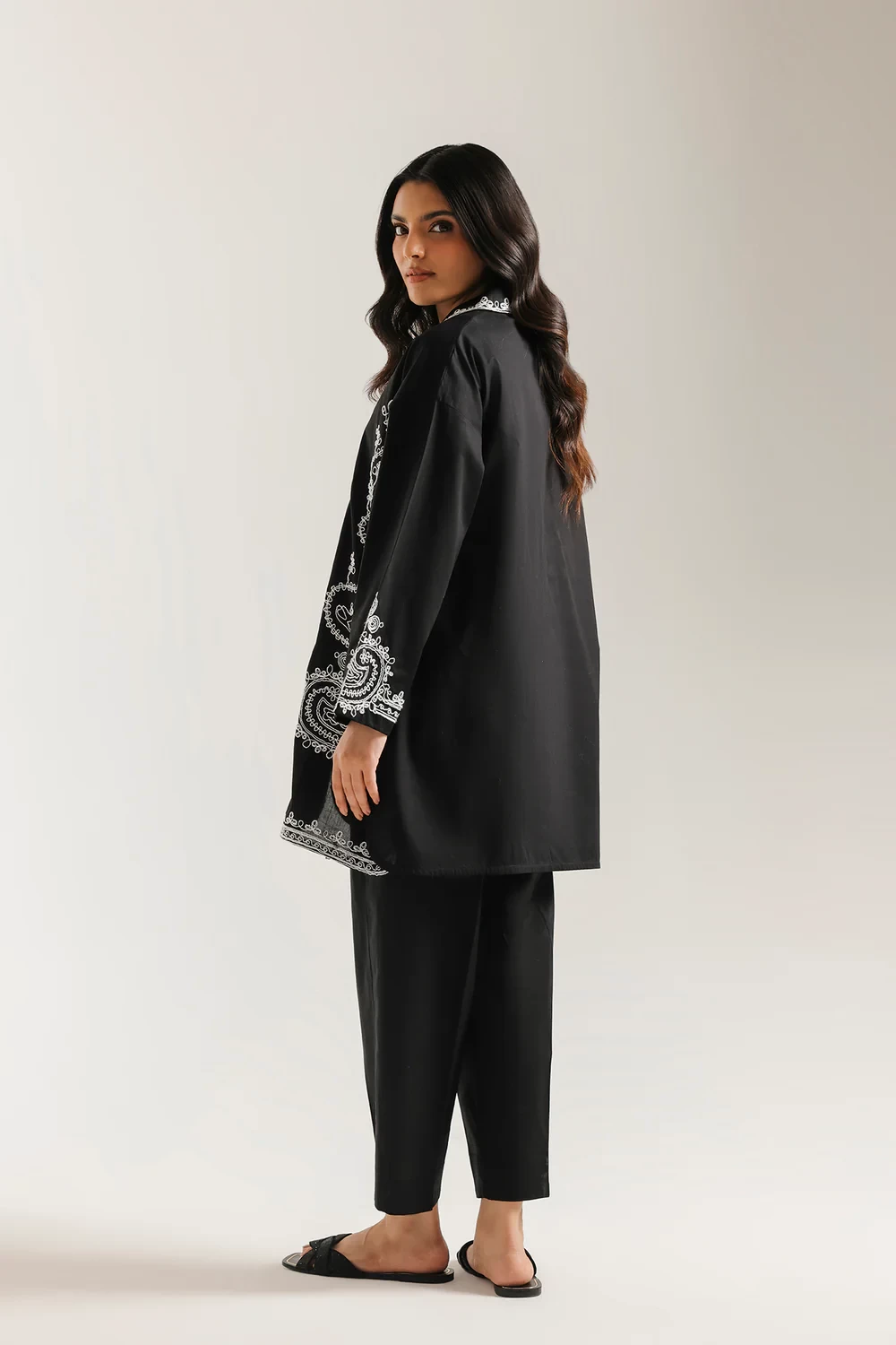 EMBROIDERED SUIT - E7607/102/902
