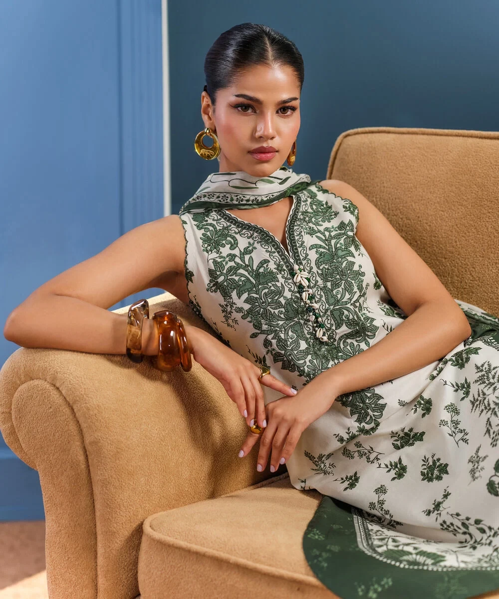 3 Piece - Embroidered Lawn Suit  - 3PEDYS26V657