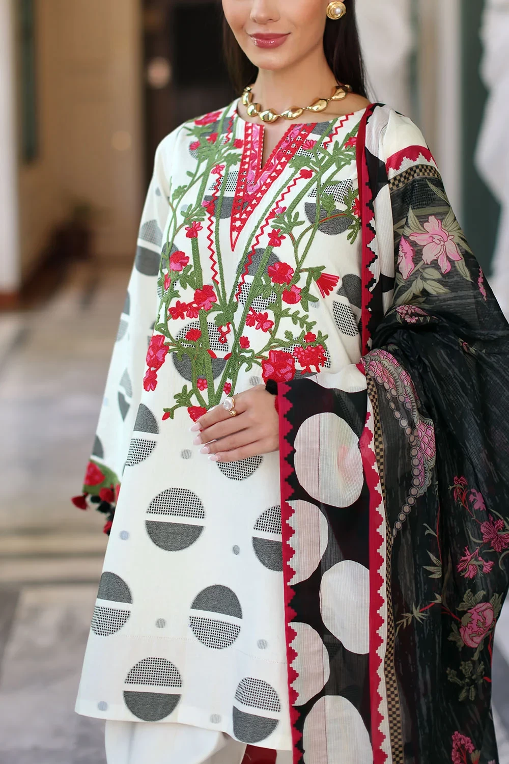 3 Piece Embroidered Jacquard Suit - W-FB-RE-26-477279