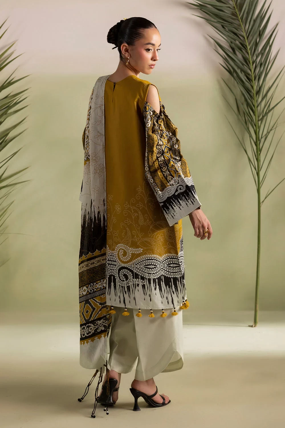 3 Piece Printed Lawn Suit with Embroidered Neckline - CL-62362