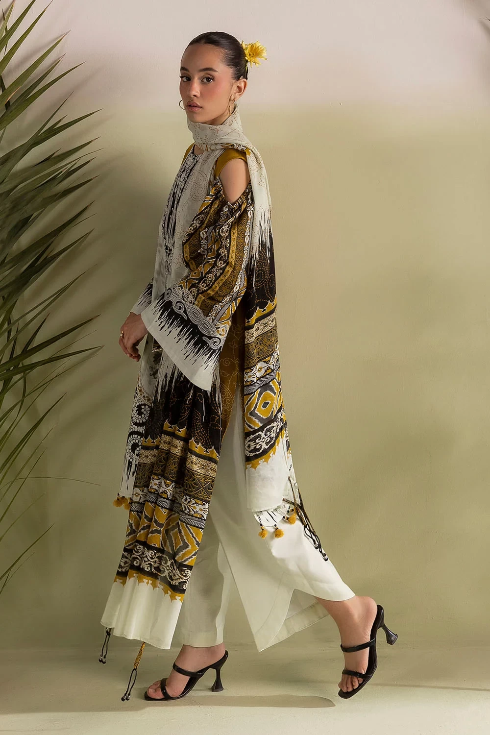 3 Piece Printed Lawn Suit with Embroidered Neckline - CL-62362