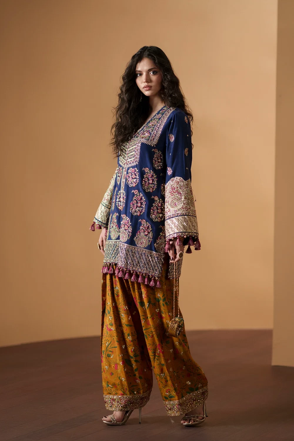 EMBROIDERED SUIT - E1224/104/620