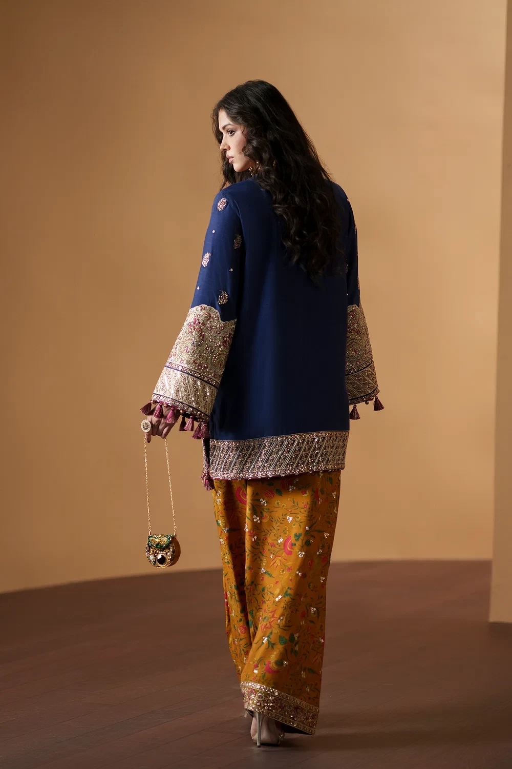 EMBROIDERED SUIT - E1224/104/620