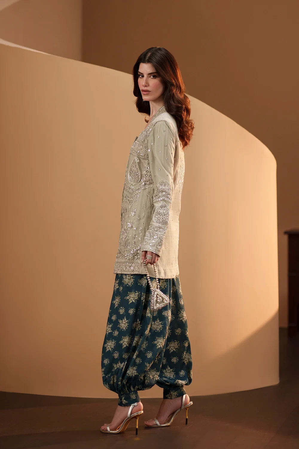 EMBROIDERED SUIT - E1109/104/818