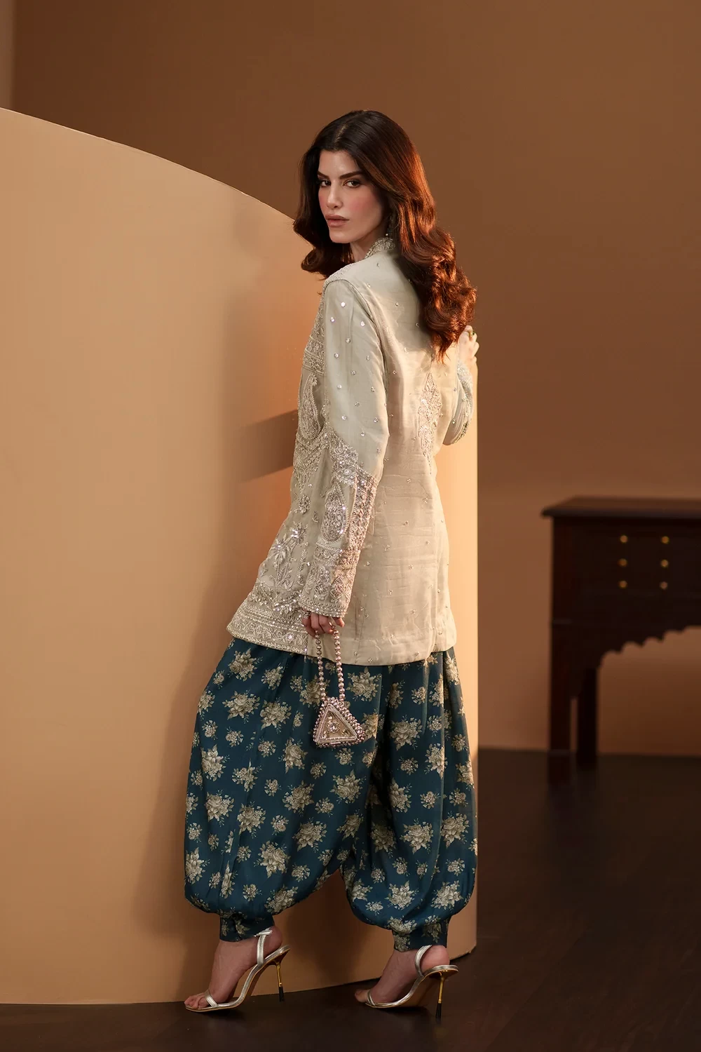 EMBROIDERED SUIT - E1109/104/818