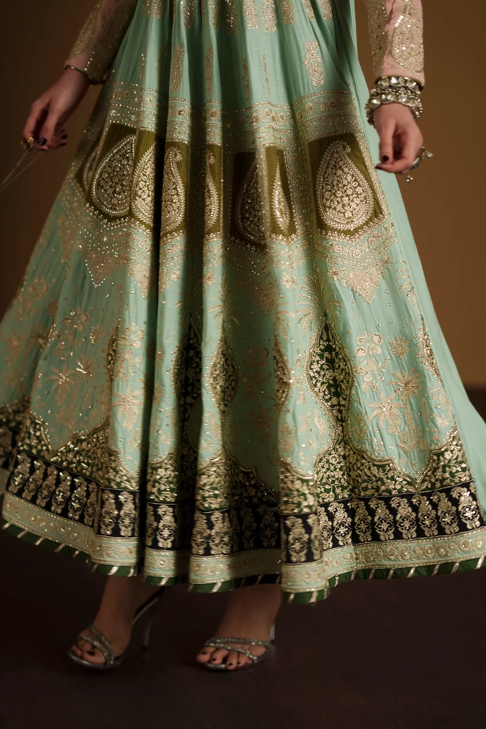 EMBROIDERED SUIT - E1074/104/315