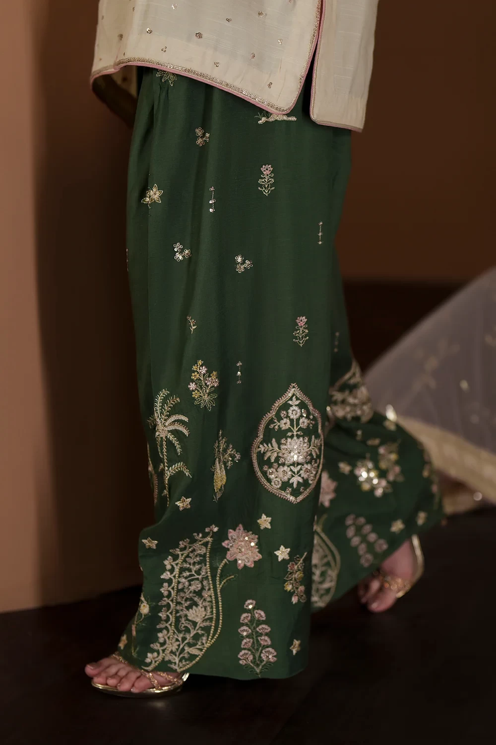 EMBROIDERED SUIT - E1134/104/112