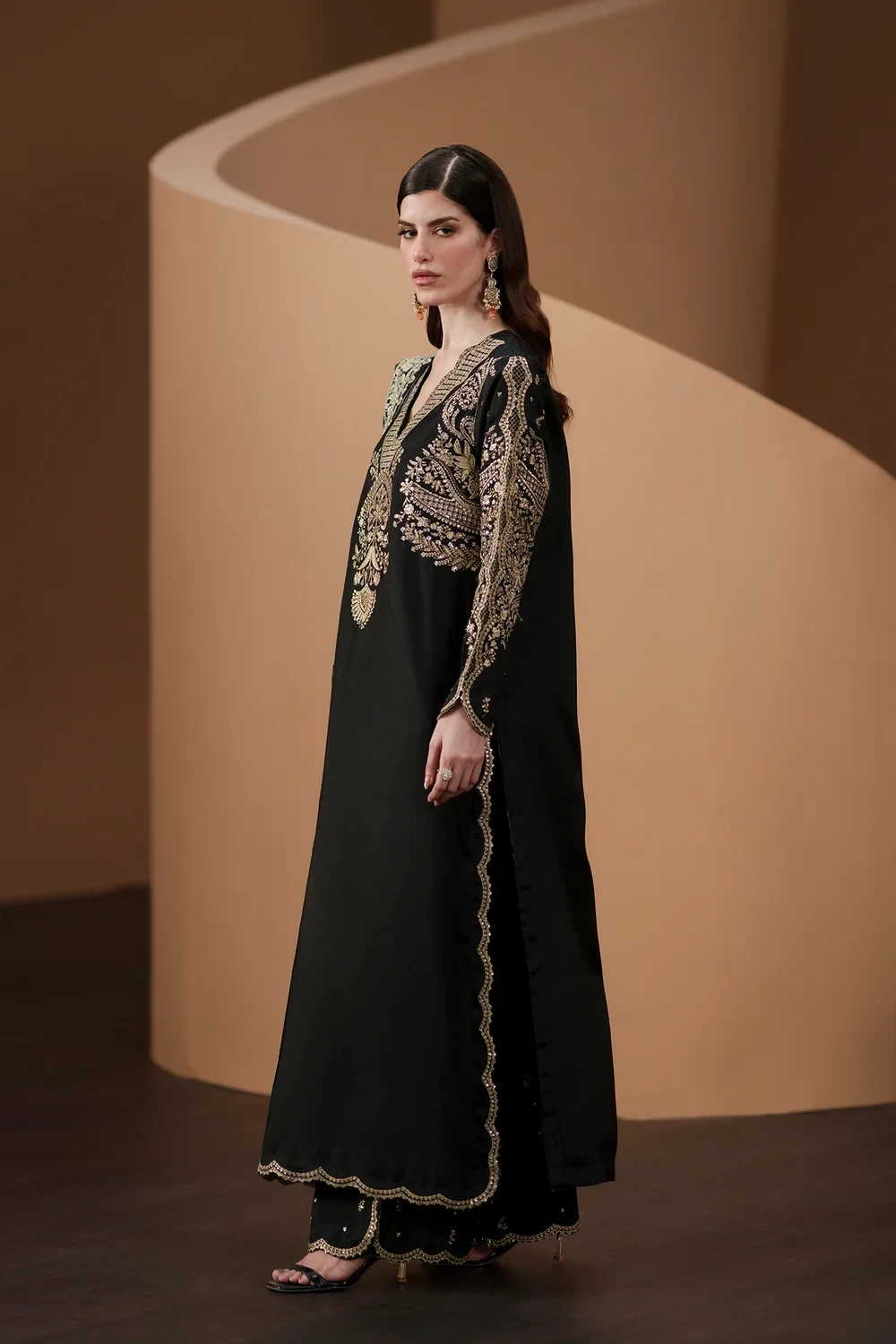 EMBROIDERED SUIT - E1127/104/902