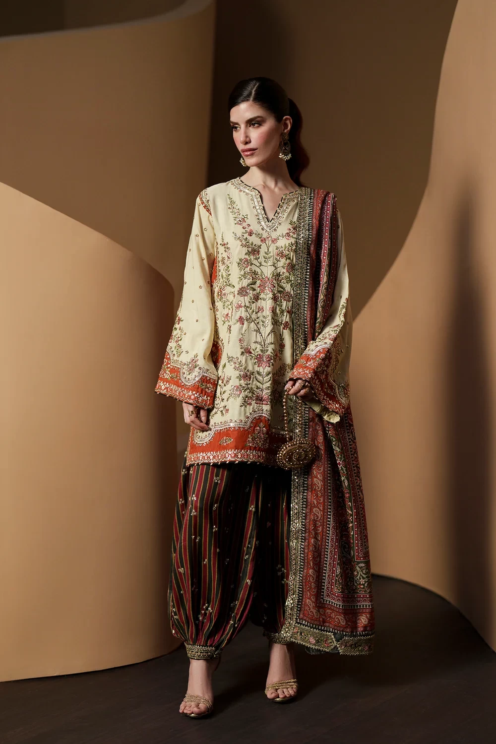 EMBROIDERED SUIT - E1137/104/005