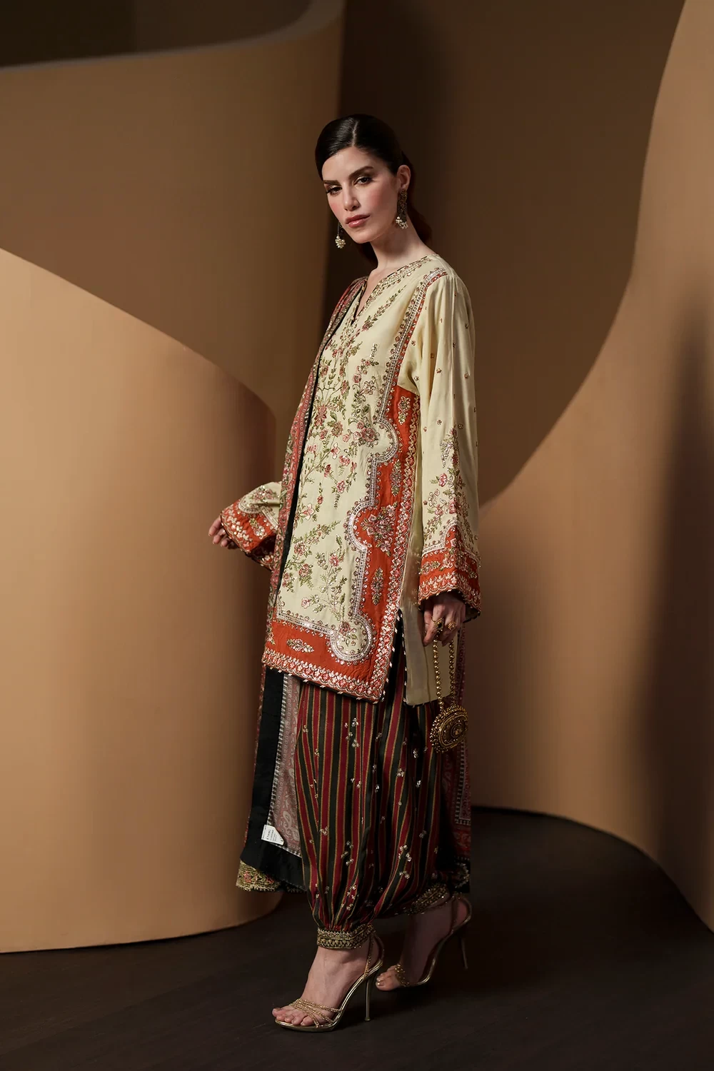 EMBROIDERED SUIT - E1137/104/005