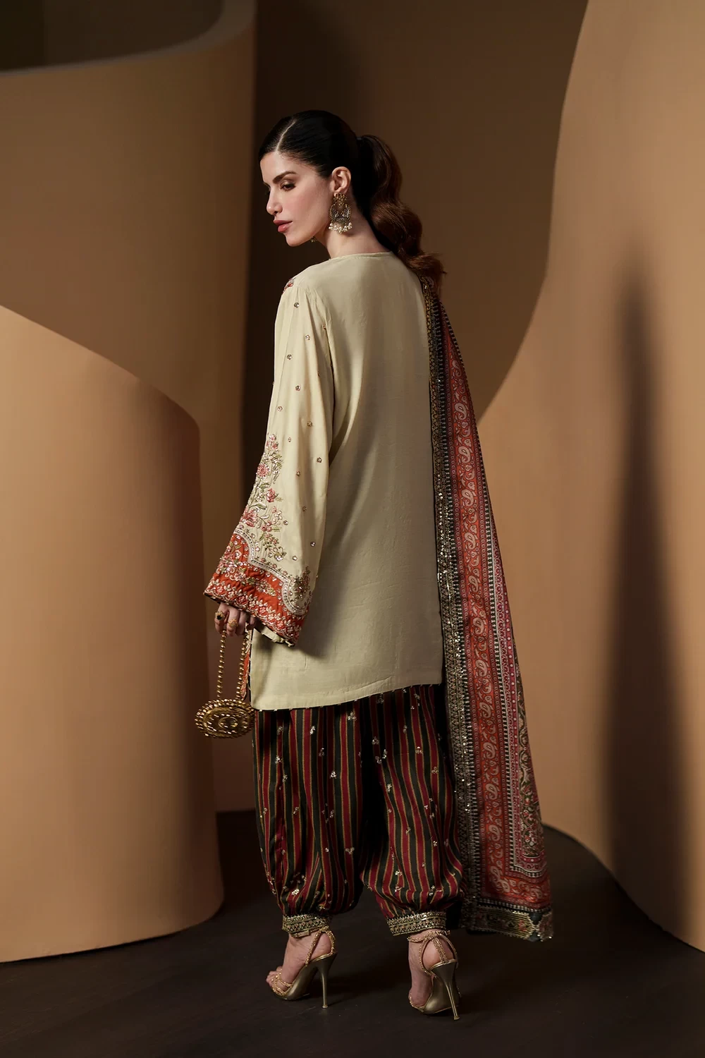 EMBROIDERED SUIT - E1137/104/005