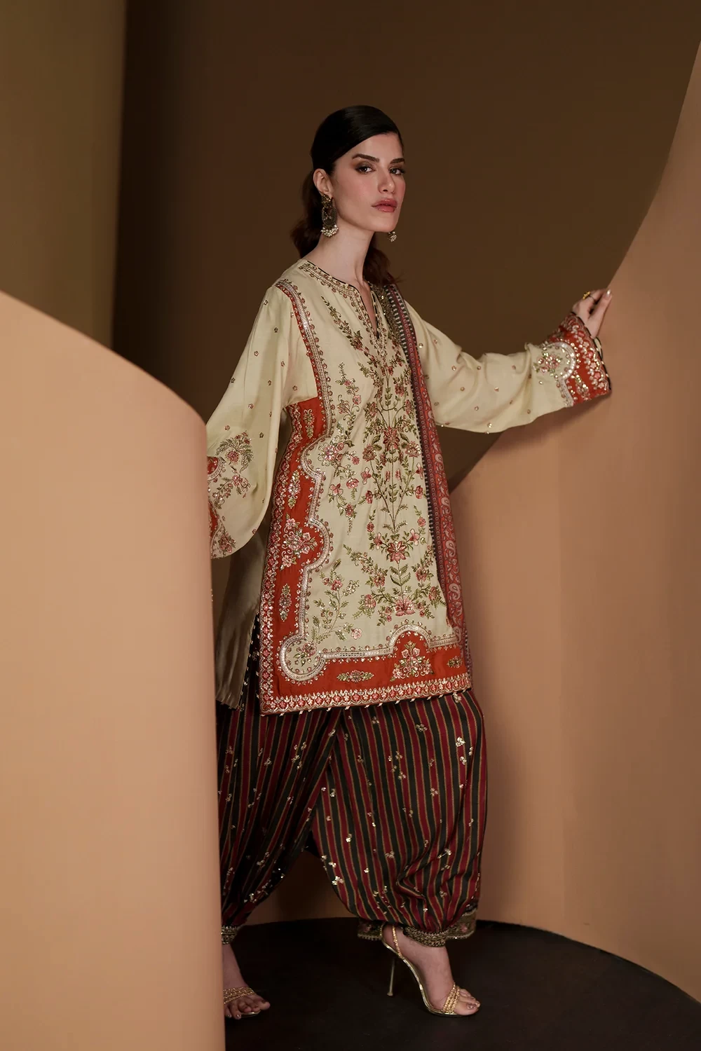 EMBROIDERED SUIT - E1137/104/005