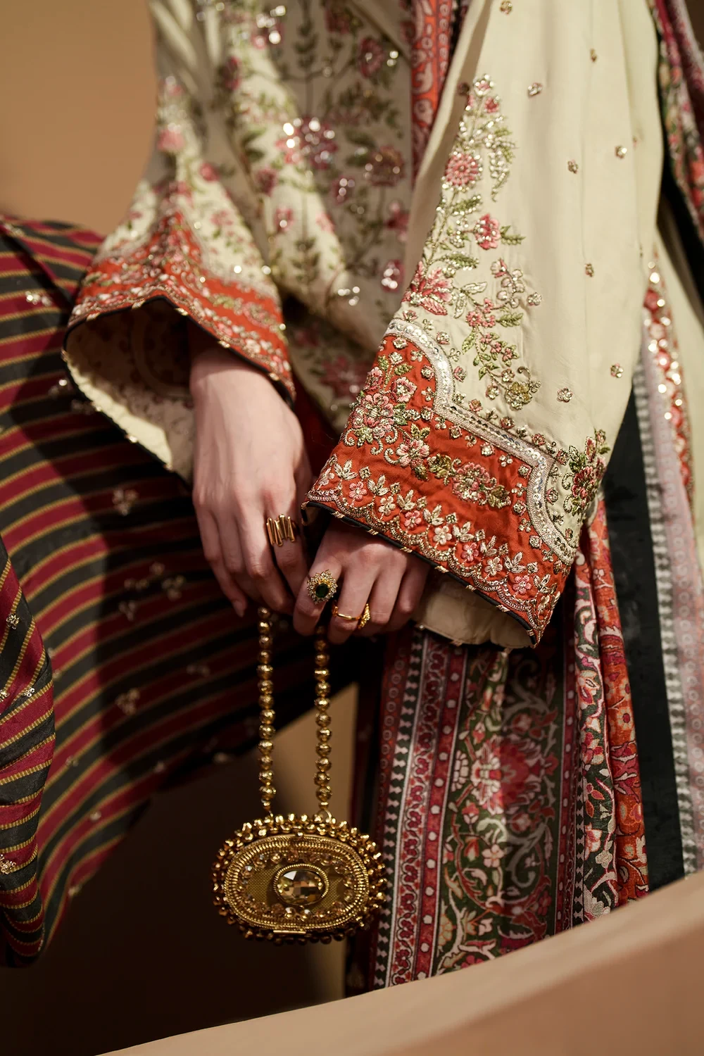 EMBROIDERED SUIT - E1137/104/005