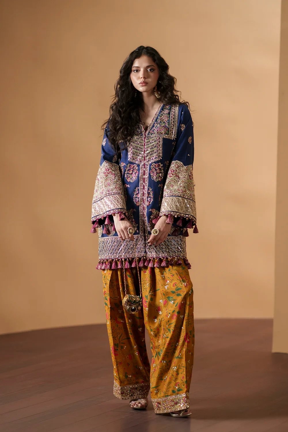 EMBROIDERED SUIT - E1224/104/620